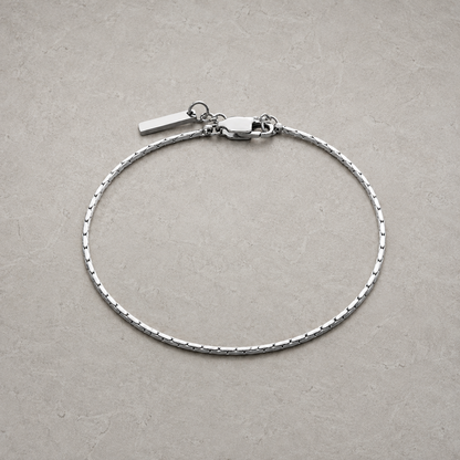 ESSENTIAL ARMBAND