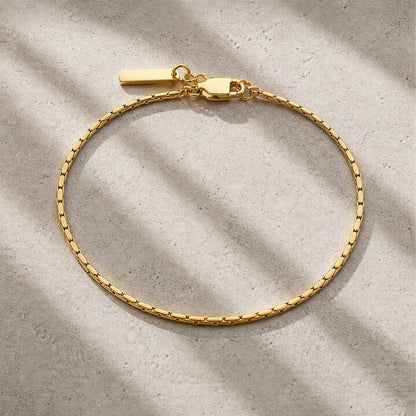 ESSENTIAL ARMBAND