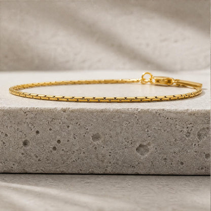 ESSENTIAL ARMBAND