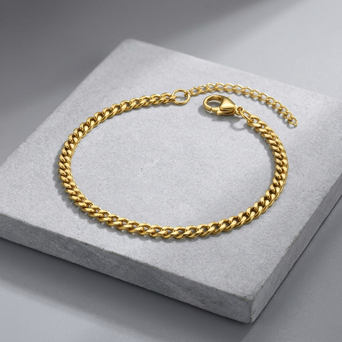 CHAINED BRACELET