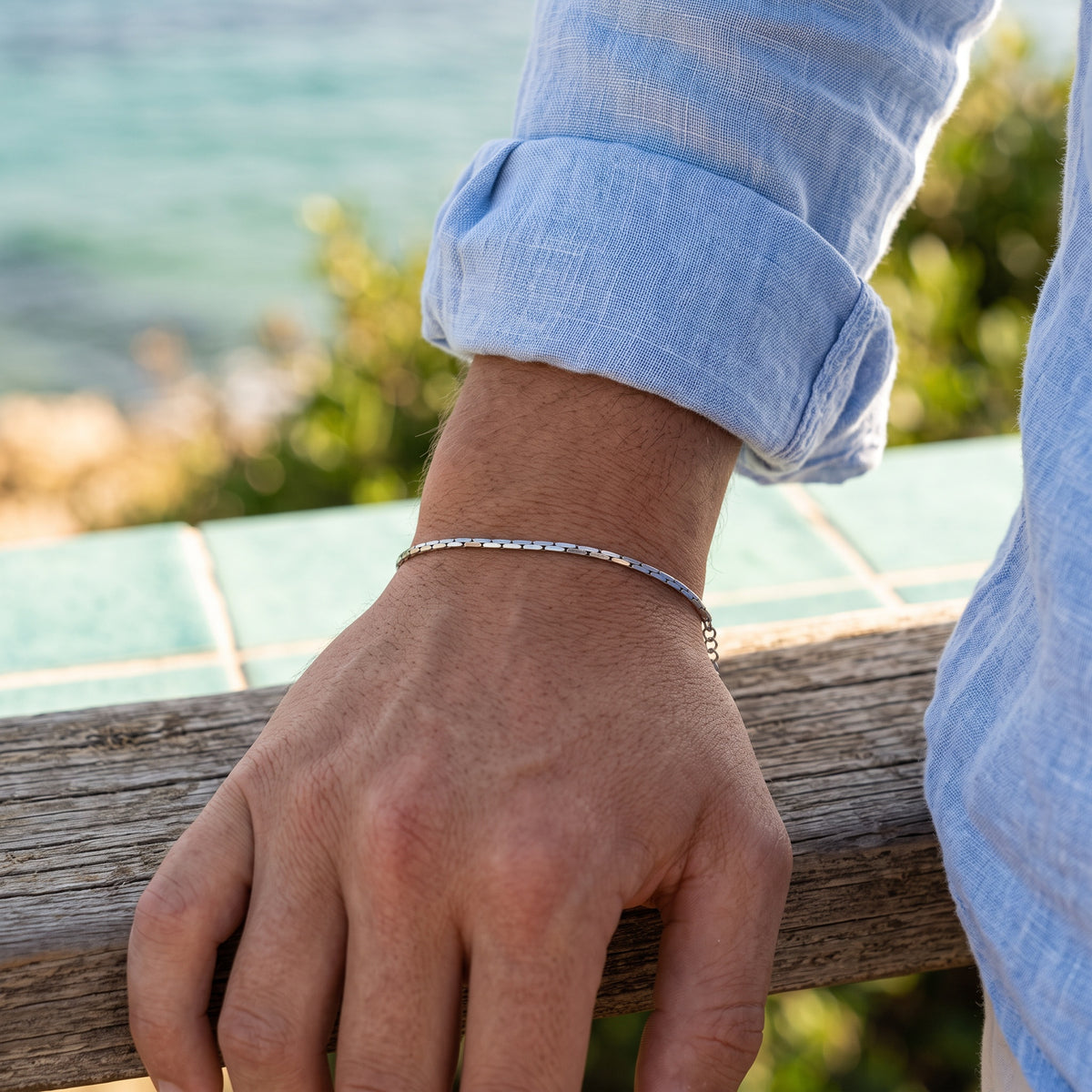 ESSENTIAL ARMBAND