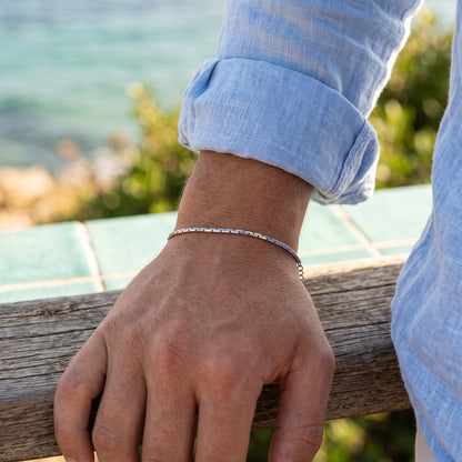 ESSENTIAL ARMBAND