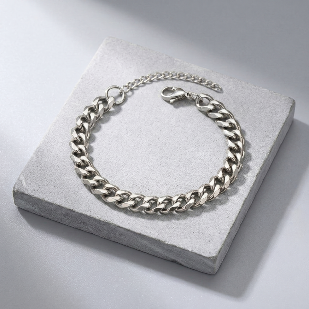 CHAINED BRACELET